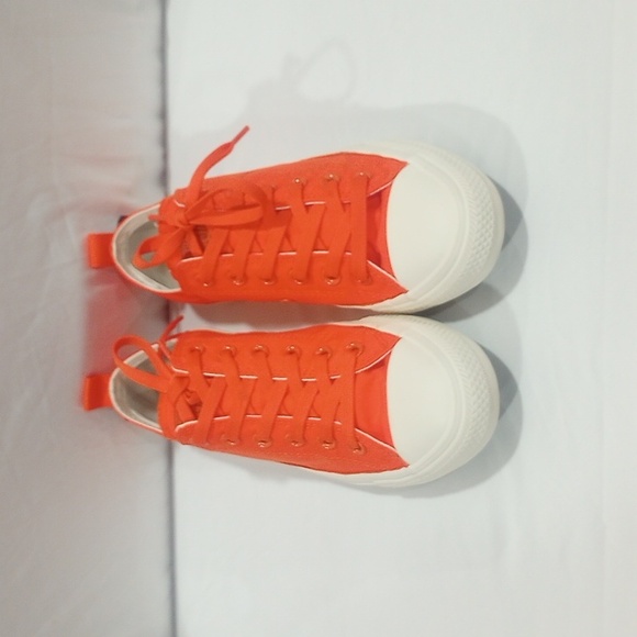 Converse Bright Orange Low-Top Sneakers Size 6 Men's, Size 8 Women Size 8. - Picture 2 of 7